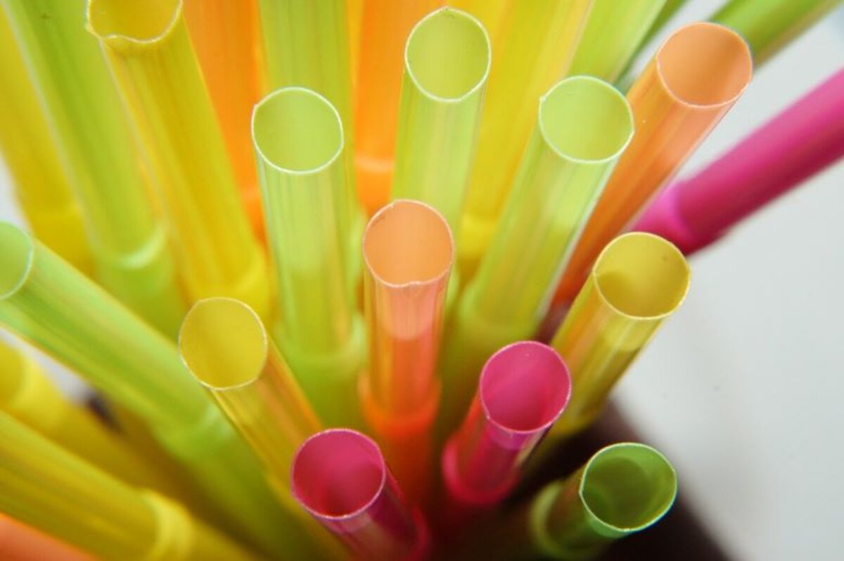 EDIBLE STRAWS - CREATIVE SUSTAINABLE PACKAGING